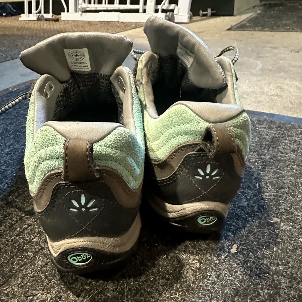 Women’s size 8.5 Oboz hiking shoes